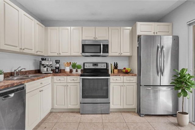 520 N SOUTHRIDGE Road N, Delray Beach, FL 33444