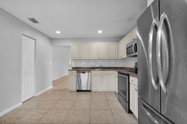 520 N SOUTHRIDGE Road N, Delray Beach, FL 33444