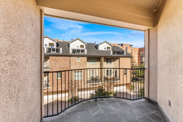 36 Waterway Court, The Woodlands, TX 77380