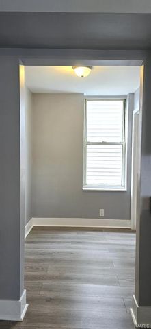 111 E Arlee Avenue, St Louis, MO 63125