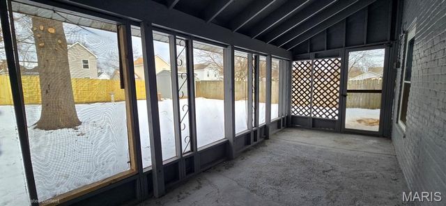 111 E Arlee Avenue, St Louis, MO 63125