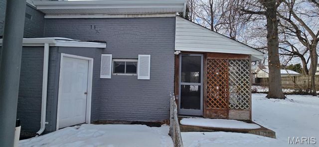 111 E Arlee Avenue, St Louis, MO 63125