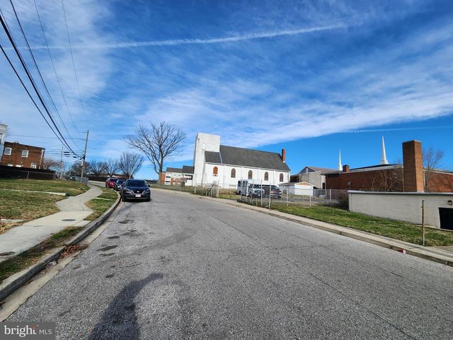 2710 WOODVIEW RD, Baltimore, MD 21225