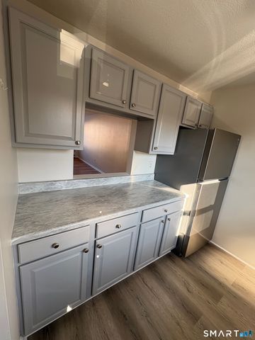 43 Hiltbrand Road APT 2-8, Bristol, CT 06010