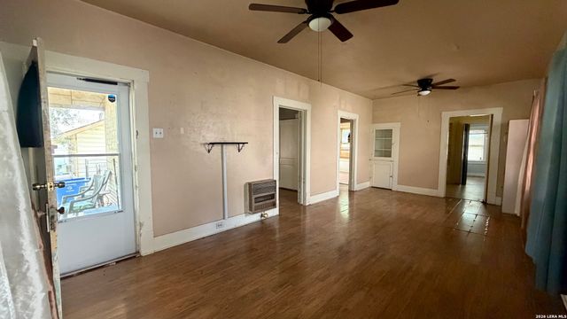 1218 KAYTON AVE, San Antonio, TX 78210