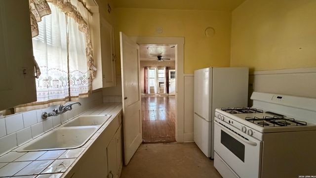 1218 KAYTON AVE, San Antonio, TX 78210
