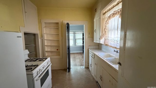 1218 KAYTON AVE, San Antonio, TX 78210