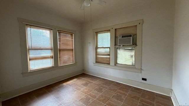 1218 KAYTON AVE, San Antonio, TX 78210