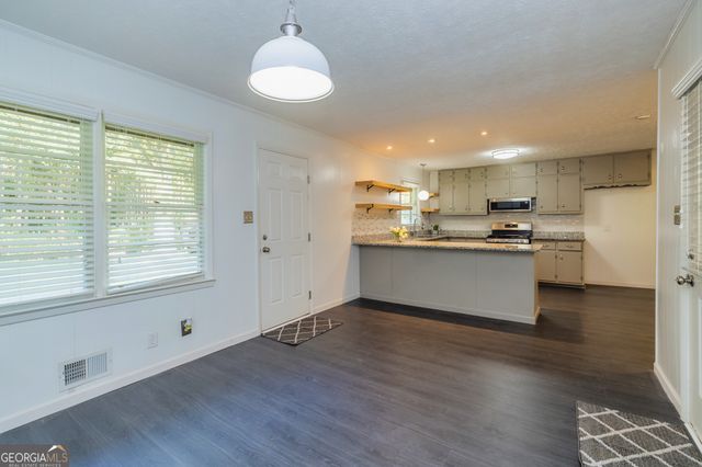 6427 Bennett Drive, Rex, GA 30273