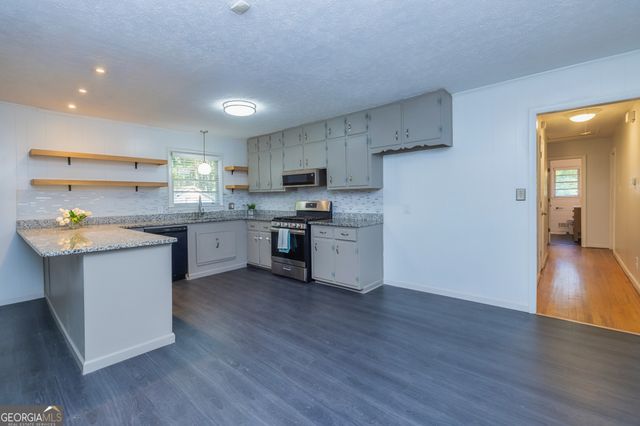 6427 Bennett Drive, Rex, GA 30273