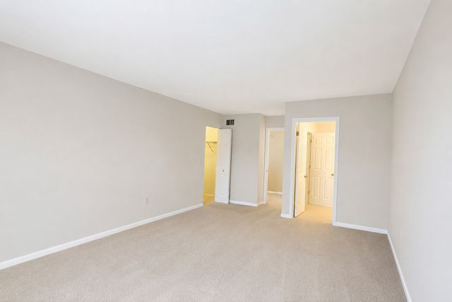 58 Rolling Oaks Road B, Sugar Grove, IL 60554