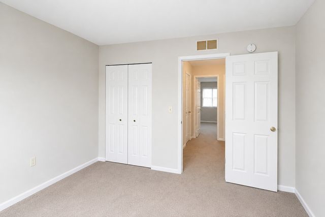 58 Rolling Oaks Road B, Sugar Grove, IL 60554