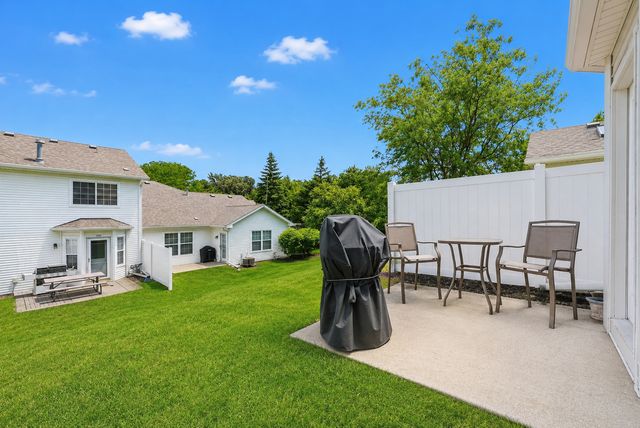 58 Rolling Oaks Road B, Sugar Grove, IL 60554