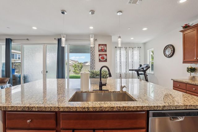 2371 Rio Grande Dr, Tracy, CA 95377