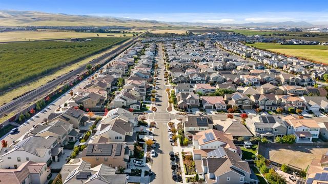 2371 Rio Grande Dr, Tracy, CA 95377