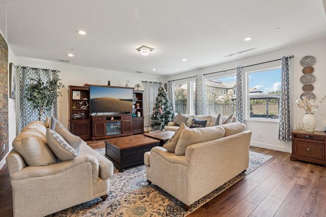 2371 Rio Grande Dr, Tracy, CA 95377