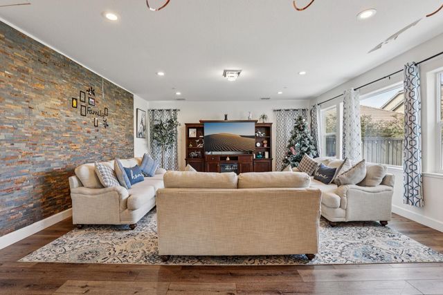 2371 Rio Grande Dr, Tracy, CA 95377