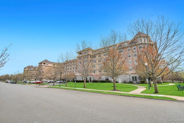 300 E Overlook 534, Port Washington, NY 11050