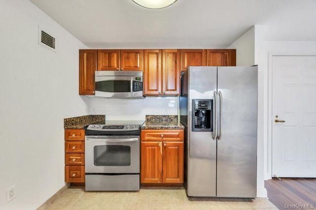 300 E Overlook 534, Port Washington, NY 11050