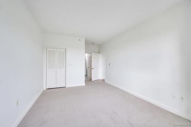 300 E Overlook 534, Port Washington, NY 11050