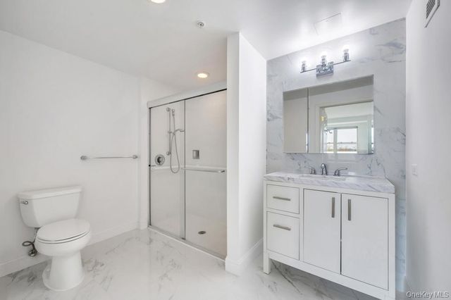 300 E Overlook 534, Port Washington, NY 11050