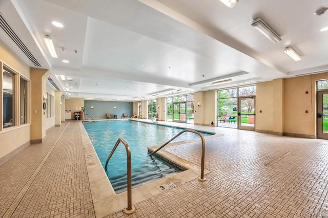 300 E Overlook 534, Port Washington, NY 11050