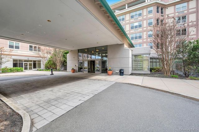 300 E Overlook 534, Port Washington, NY 11050