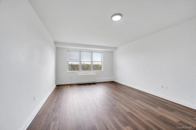 300 E Overlook 534, Port Washington, NY 11050
