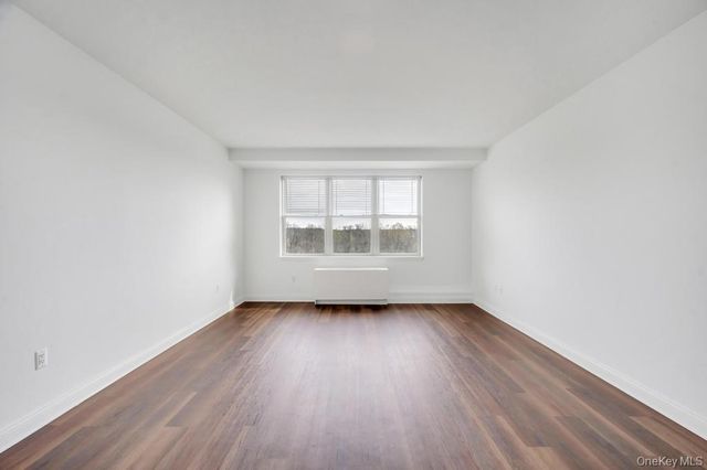 300 E Overlook 534, Port Washington, NY 11050