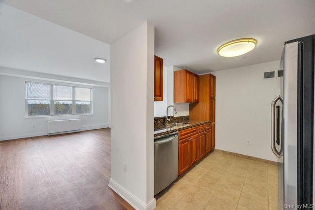 300 E Overlook 534, Port Washington, NY 11050