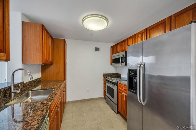 300 E Overlook 534, Port Washington, NY 11050