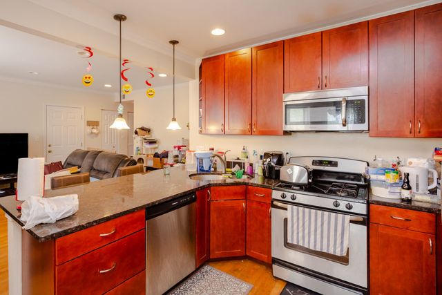 6301 N FRANCISCO Avenue 3, Chicago, IL 60659