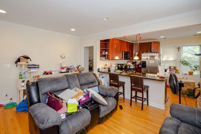 6301 N FRANCISCO Avenue 3, Chicago, IL 60659