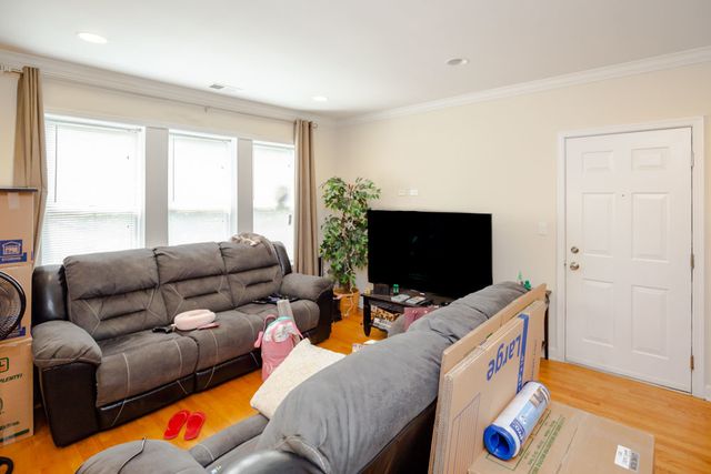 6301 N FRANCISCO Avenue 3, Chicago, IL 60659