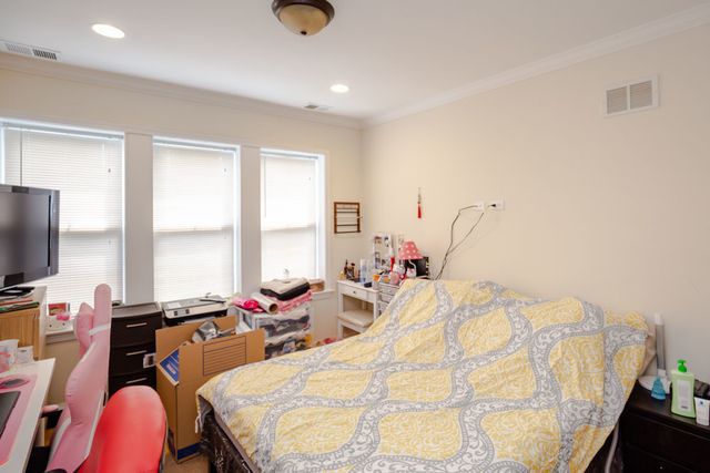 6301 N FRANCISCO Avenue 3, Chicago, IL 60659