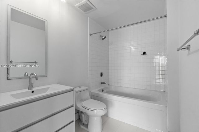10 SW South River Dr 1504, Miami, FL 33130