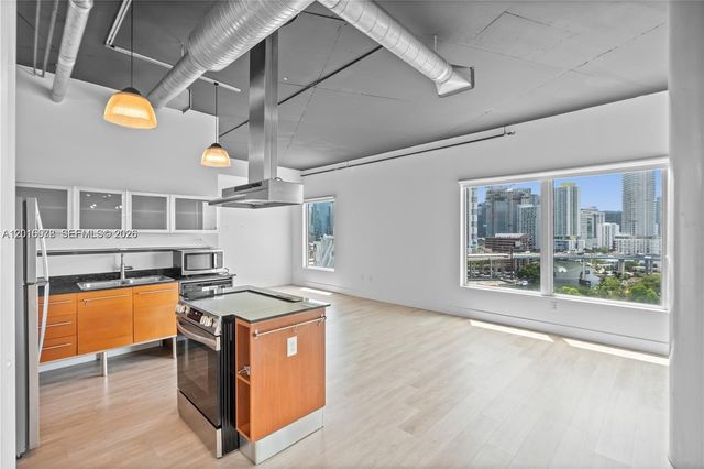 10 SW South River Dr 1504, Miami, FL 33130