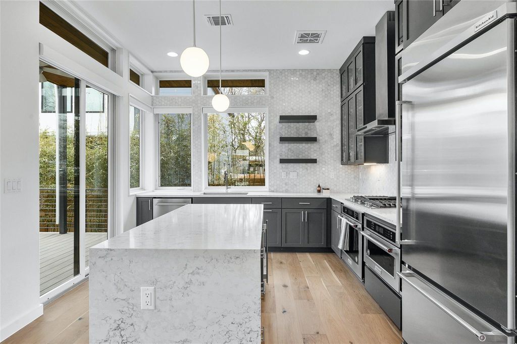 900 S 2nd ST 15, Austin, TX 78704