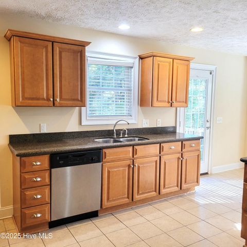 223 Longleaf Drive, West End, NC 27376