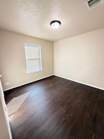 2602 Shark Circle, Texas City, TX 77591