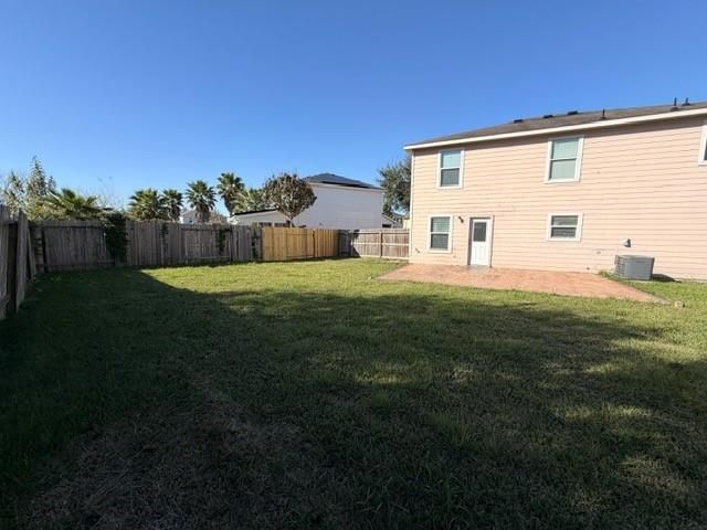 2602 Shark Circle, Texas City, TX 77591