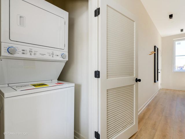 8308 CENTER Avenue 302, River Grove, IL 60171