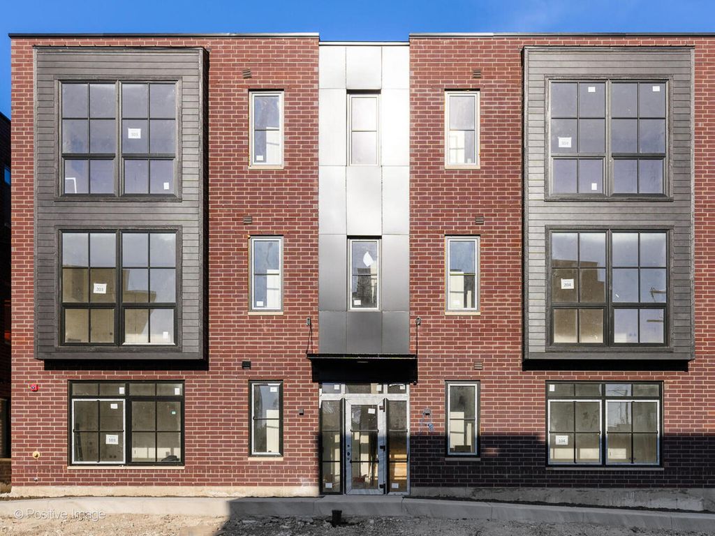 8308 CENTER Avenue 302, River Grove, IL 60171