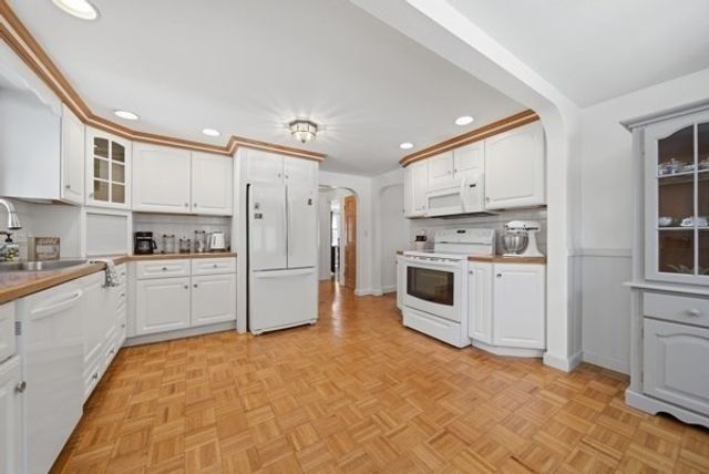 3 Linden Ave, Salem, MA 01970