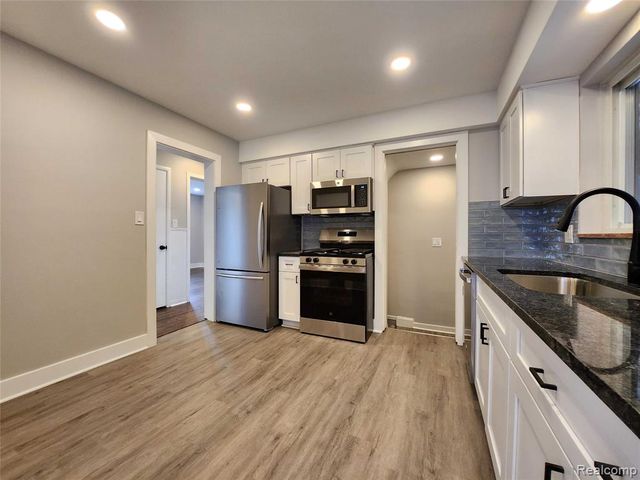 15705 Juliana Avenue, Eastpointe, MI 48021