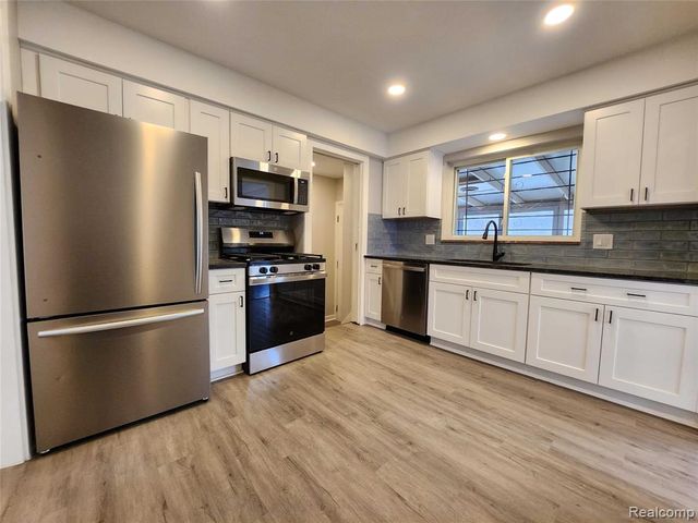 15705 Juliana Avenue, Eastpointe, MI 48021