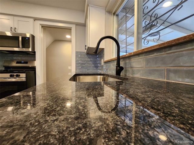 15705 Juliana Avenue, Eastpointe, MI 48021