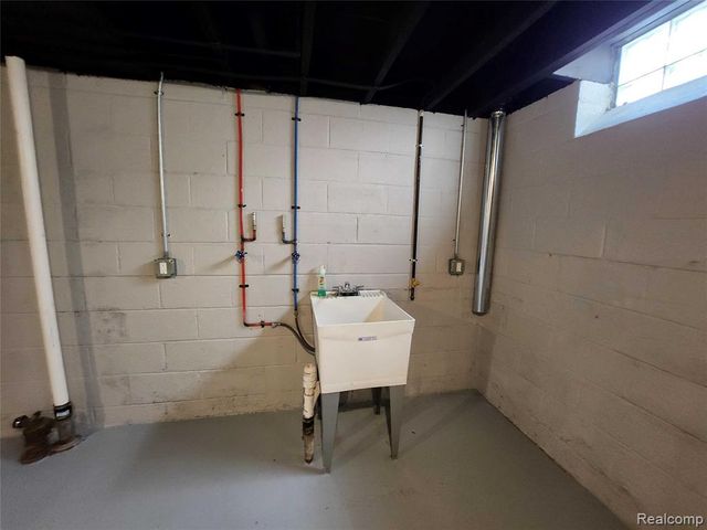 15705 Juliana Avenue, Eastpointe, MI 48021