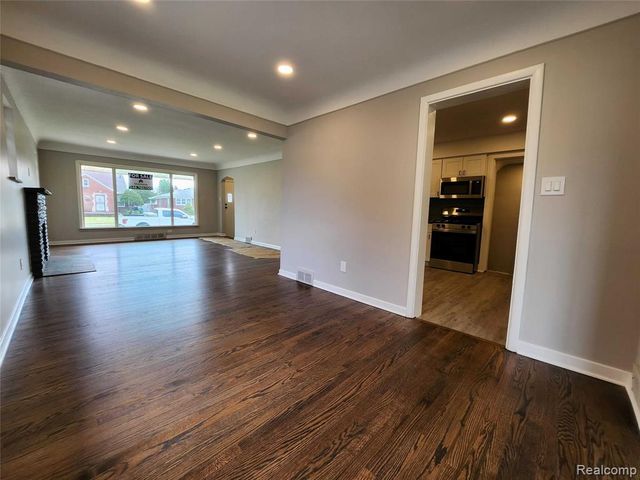 15705 Juliana Avenue, Eastpointe, MI 48021