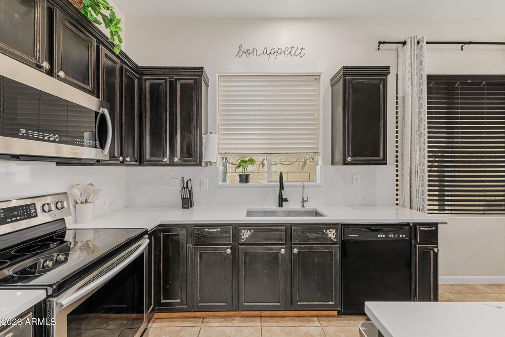 Image 12 of property listing at 2093 W GOLDMINE MOUNTAIN Drive, San Tan Valley, AZ 85144